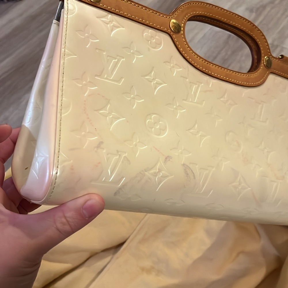Louis Vuitton - Picture 7 of 15